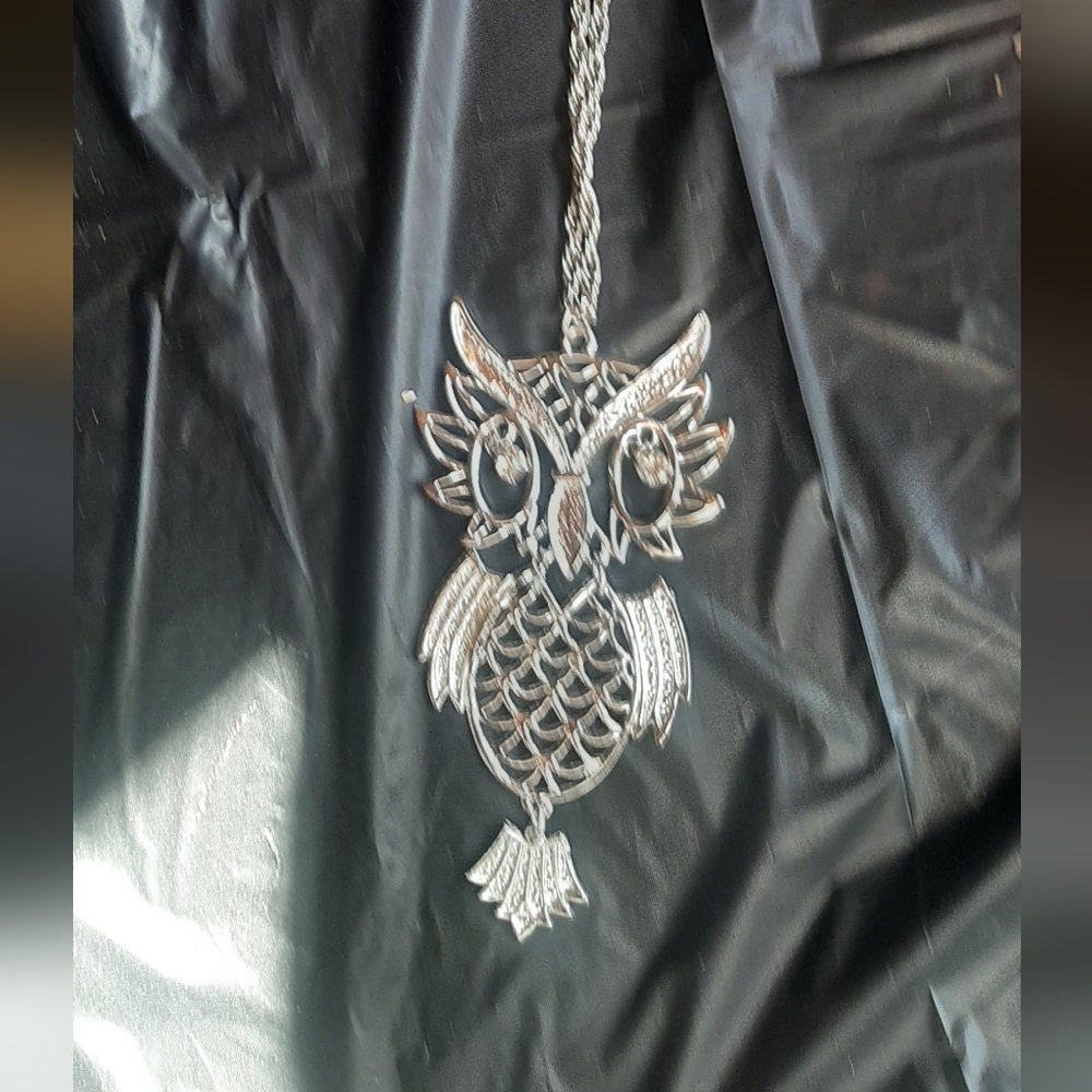 Vintage Large Owl Pendant Fashion Jewelry Circa 60's-70's Silvertone Make Offer - Picture 1 of 3